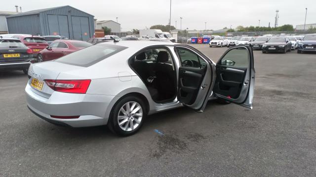 2020 Skoda Superb 2.0 TDI CR SE 5Dr (AJ69CCE) Image 3