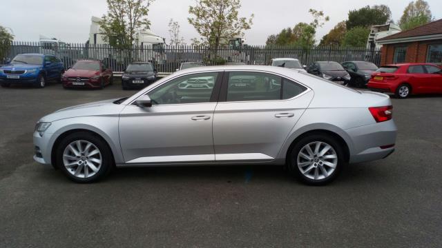 2020 Skoda Superb 2.0 TDI CR SE 5Dr (AJ69CCE) Image 25