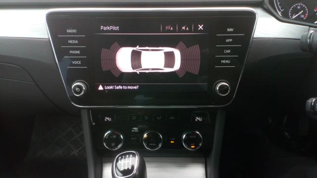 2020 Skoda Superb 2.0 TDI CR SE 5Dr (AJ69CCE) Image 40