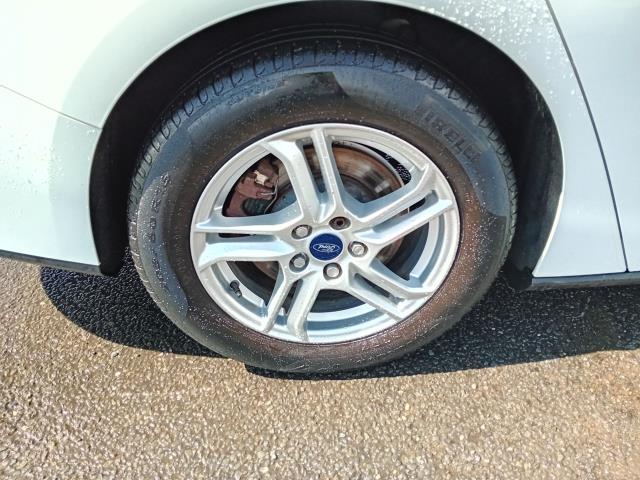 2020 Ford Focus Estate 1.5 Ecoblue 120 Zetec 5Dr (BJ70MYW) Image 16