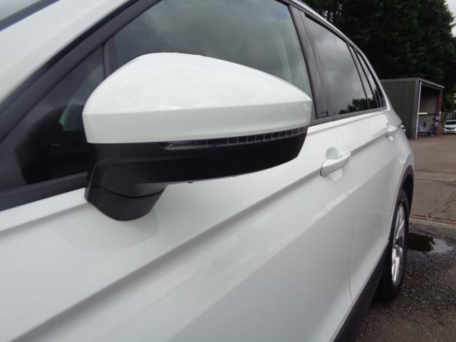 2022 Volkswagen Tiguan 1.5 Tsi 150 Life 5Dr (CE72FWV) Image 16