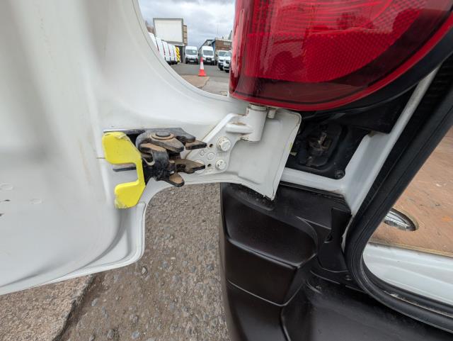 2021 Vauxhall Combo Cargo 2300 1.5 Turbo D 100Ps H1 Dynamic Van (DL21YZG) Image 30