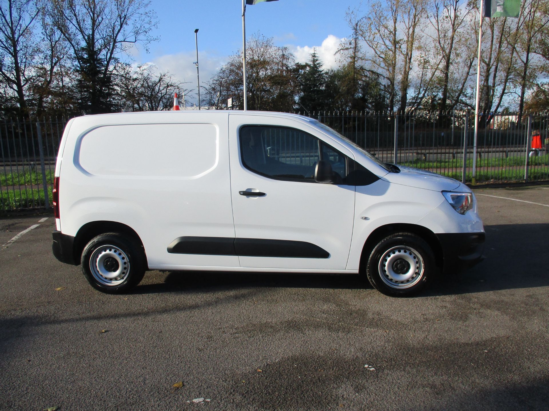 2019 Vauxhall Combo Cargo 2000 1.6 Turbo D 100Ps H1 Edition Van (DL68YUT) Image 2