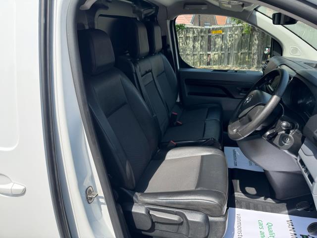 2020 Vauxhall Vivaro 3100 L2 H1 2.0D 120PS SPORTIVE EURO 6 (DL70JCX) Image 16