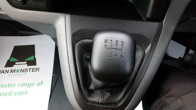 2020 Vauxhall Vivaro 1.5 HDI L2 H1sportive (DL70UNB) Image 27