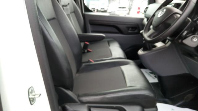 2020 Vauxhall Vivaro 1.5 HDI L2 H1sportive (DL70UNB) Image 19
