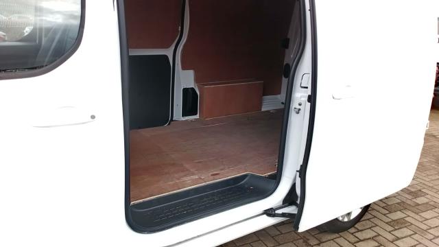 2020 Vauxhall Vivaro 1.5 HDI L2 H1sportive (DL70UNB) Image 14