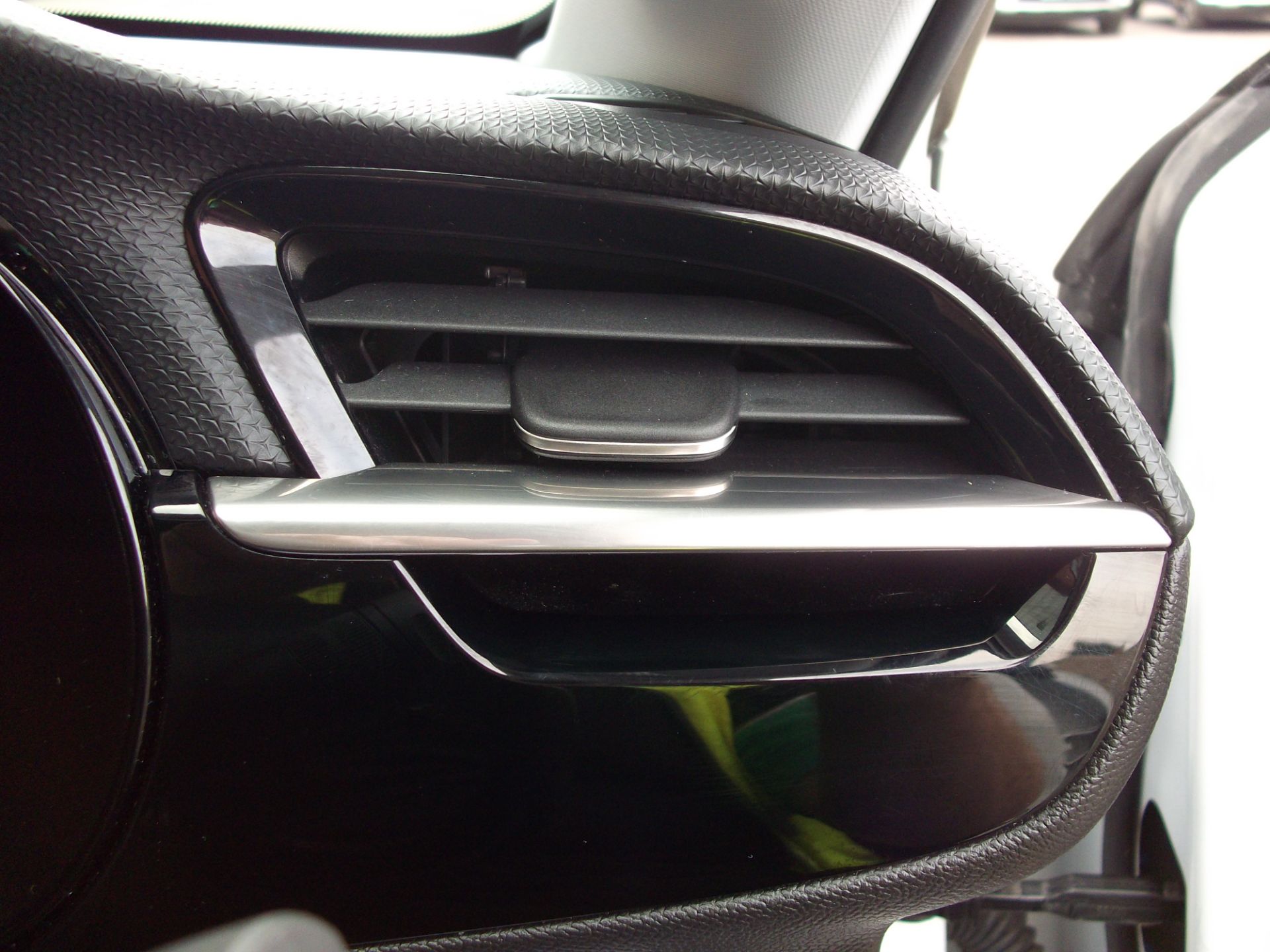 2020 Vauxhall Corsa 1.2 Turbo Elite NAV Premium 5Dr (DP70HVZ) Image 25