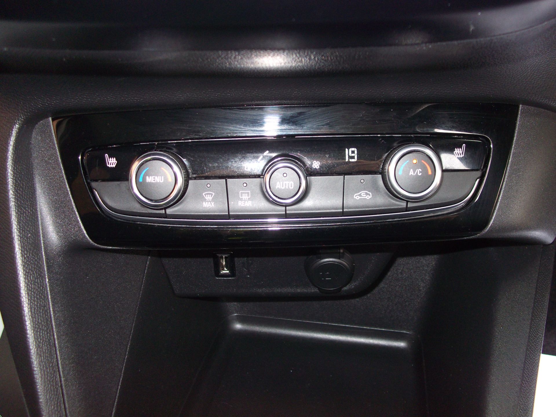 2020 Vauxhall Corsa 1.2 Turbo Elite NAV Premium 5Dr (DP70HVZ) Image 30