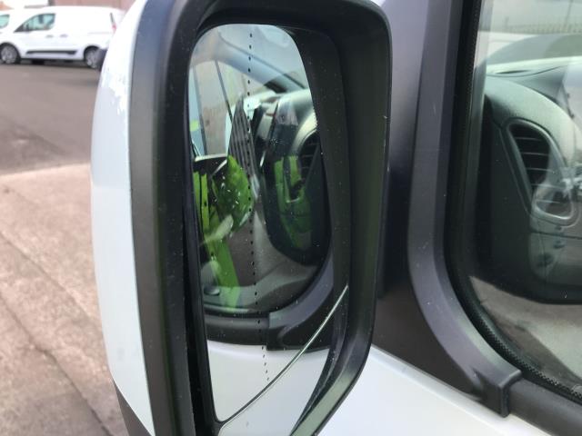 2017 Vauxhall Vivaro 2900 L2 H1 1.6CDTI 120PS SPORTIVE EURO 6 (DS67CFG) Image 30