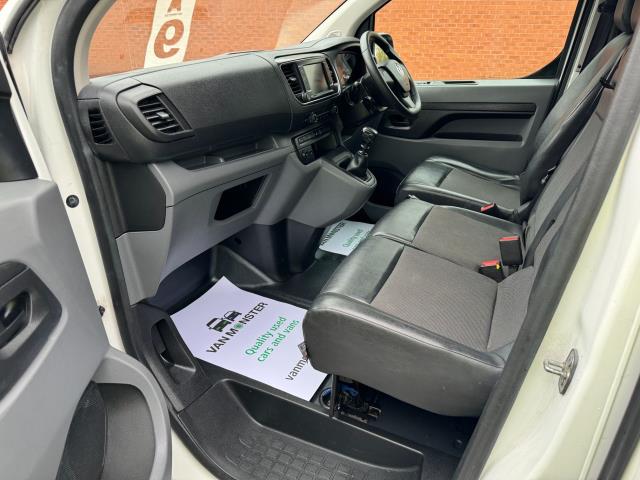 2019 Vauxhall Vivaro 2900 1.5D 100Ps Sportive H1 Van (DS69AOD) Image 25