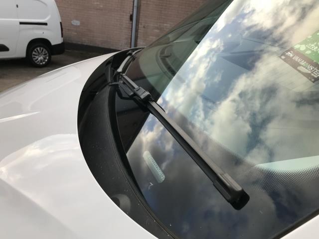 2021 Volkswagen Crafter CR35 13FT 6 LUTON 140PS STARTLINE EURO 6 TAIL LIFT  (DS70FVO) Image 45