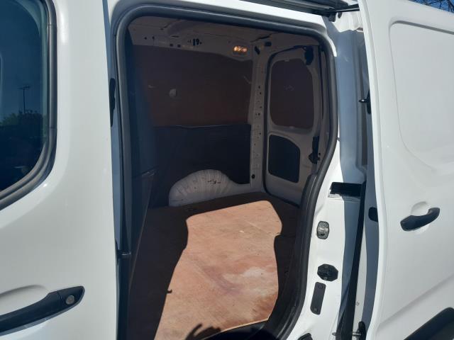 2020 Vauxhall Combo Cargo 2300 1.5 Turbo D 100Ps H1 Sportive Van (DS70JUF) Image 10