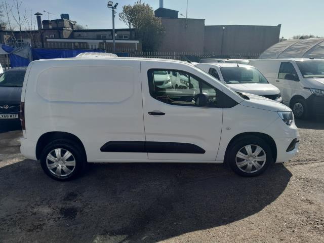 2020 Vauxhall Combo Cargo 2300 1.5 Turbo D 100Ps H1 Sportive Van (DS70JUF) Image 8