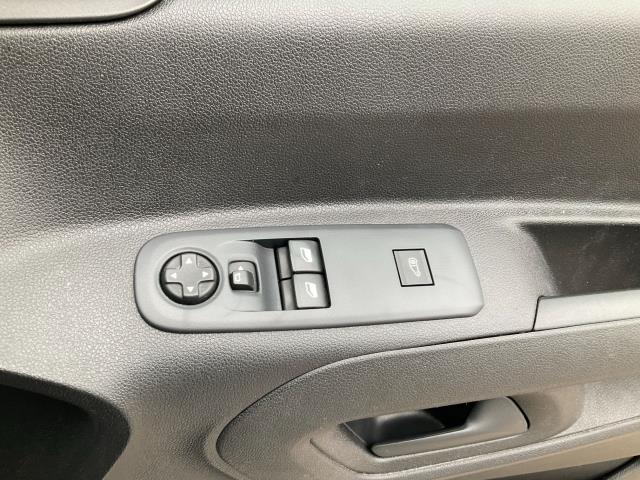 2020 Vauxhall Combo Cargo 2300 1.5 Turbo D 100Ps H1 Sportive Van (DS70WYL) Image 27