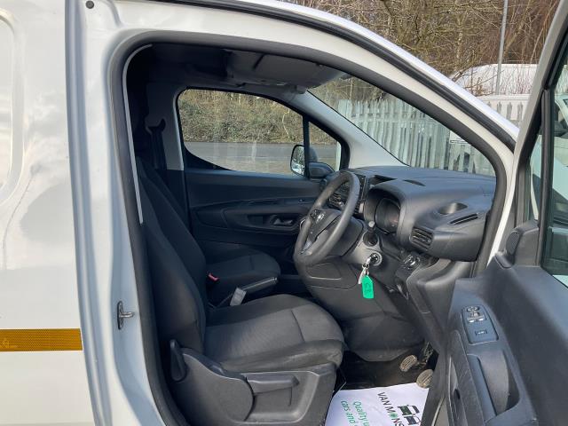 2021 Vauxhall Combo Cargo 2300 1.5 Turbo D 100Ps H1 Sportive Van (DS70XDB) Image 18