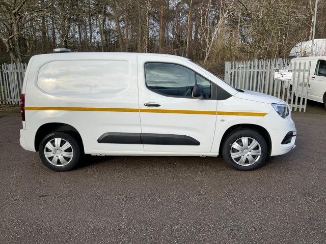 2021 Vauxhall Combo Cargo 2300 1.5 Turbo D 100Ps H1 Sportive Van (DS70XDB) Image 17