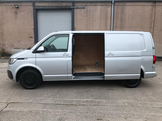 2023 Volkswagen Transporter T32 LWB 2.0TDI 150PS STARTLINE AIR CON EURO 6 (DS73CNZ) Image 13