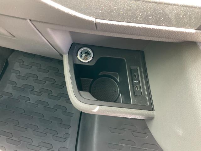 2023 Volkswagen Transporter 2.0 Tdi 150 Highline Van (DU23FFJ) Image 28