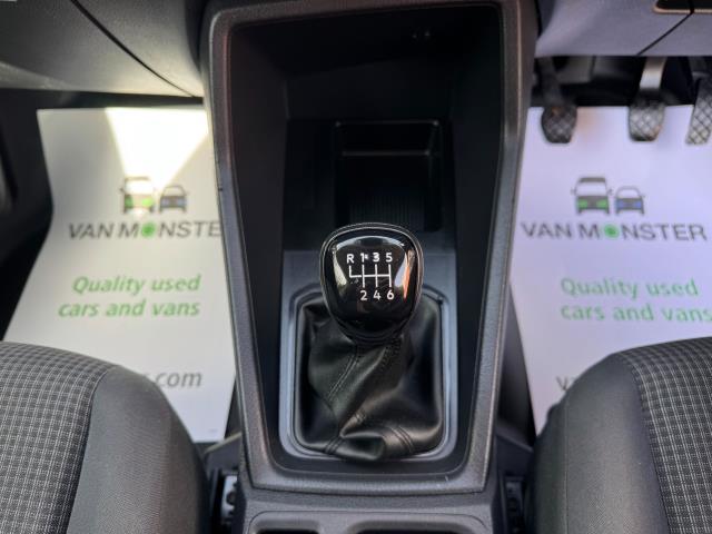 2022 Volkswagen Caddy 2.0 TDI 75Ps Commerce Van (DU72EYM) Image 33