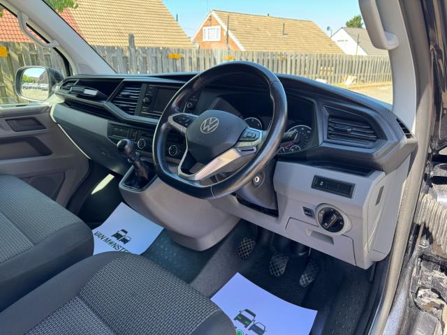 2023 Volkswagen Transporter 2.0 TDI 150 Highline Van (DU73FVX) Image 14