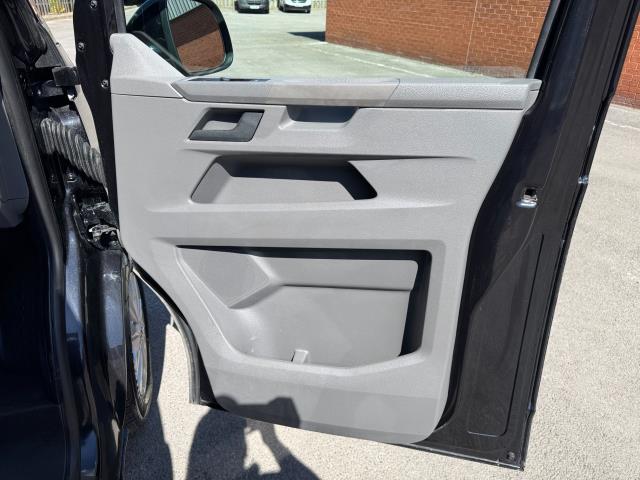 2023 Volkswagen Transporter 2.0 TDI 150 Highline Van (DU73FVX) Image 18