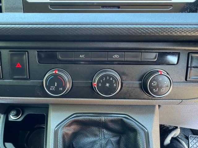 2023 Volkswagen Transporter 2.0 TDI 150 Highline Van (DU73FVX) Image 32