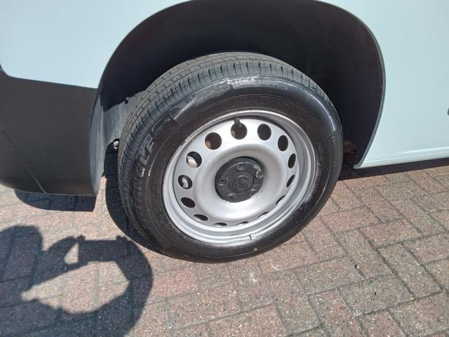 2021 Vauxhall Combo Cargo 2300 1.5 Turbo D 100Ps H1 Dynamic Van (Speed Limiter Fitted 70 MPH) (DV21MLL) Image 10