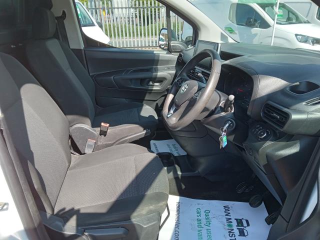 2021 Vauxhall Combo Cargo 2300 1.5 Turbo D 100Ps H1 Dynamic Van (Speed Limiter Fitted 70 MPH) (DV21MLL) Image 20