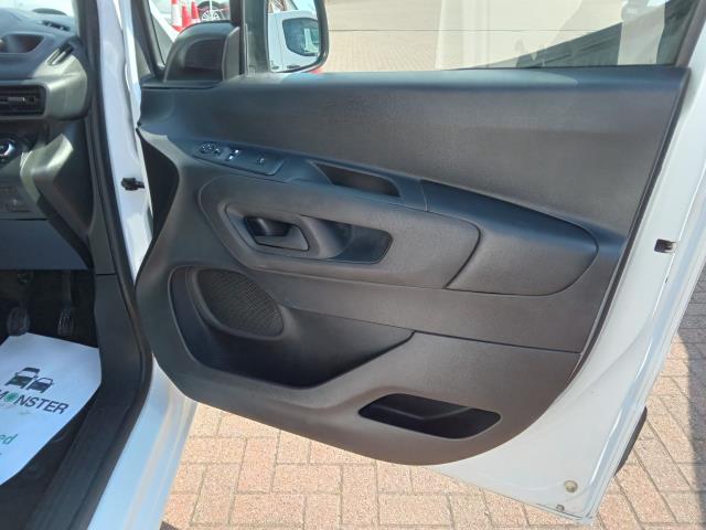 2021 Vauxhall Combo Cargo 2300 1.5 Turbo D 100Ps H1 Dynamic Van (Speed Limiter Fitted 70 MPH) (DV21MLL) Image 23