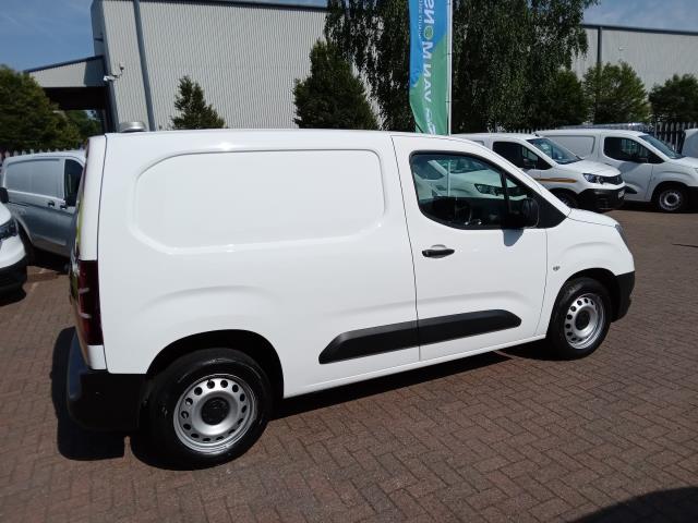 2021 Vauxhall Combo Cargo 2300 1.5 Turbo D 100Ps H1 Dynamic Van (Speed Limiter Fitted 70 MPH) (DV21MLL) Image 8