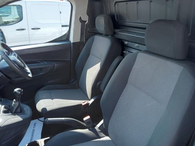 2021 Vauxhall Combo Cargo 2300 1.5 Turbo D 100Ps H1 Dynamic Van (Speed Limiter Fitted 70 MPH) (DV21MLL) Image 14