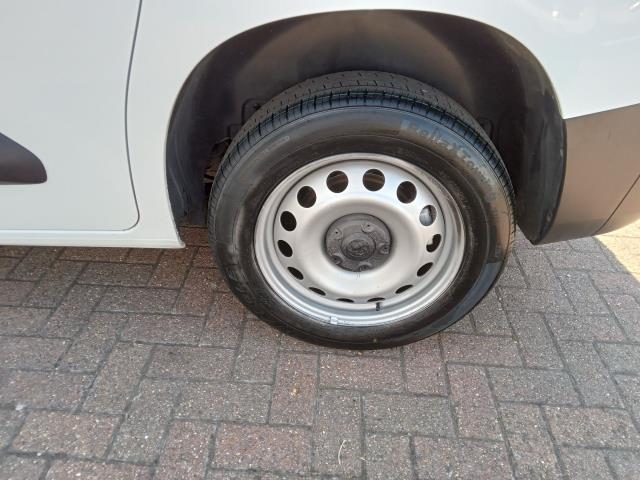 2021 Vauxhall Combo Cargo 2300 1.5 Turbo D 100Ps H1 Dynamic Van (Speed Limiter Fitted 70 MPH) (DV21MLL) Image 11