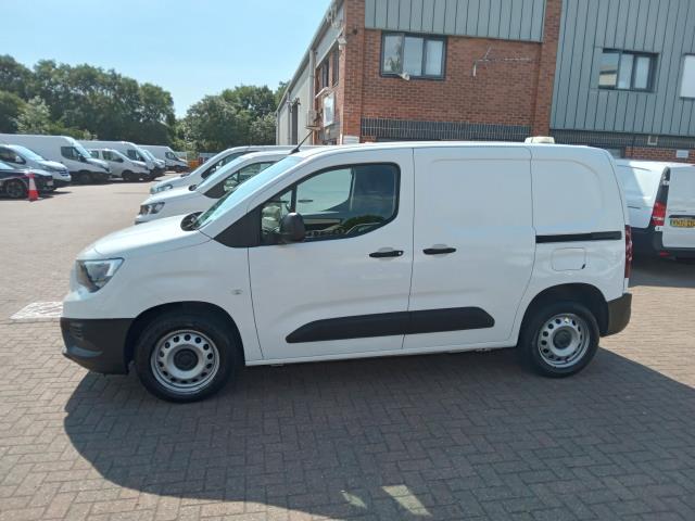2021 Vauxhall Combo Cargo 2300 1.5 Turbo D 100Ps H1 Dynamic Van (Speed Limiter Fitted 70 MPH) (DV21MLL) Image 4