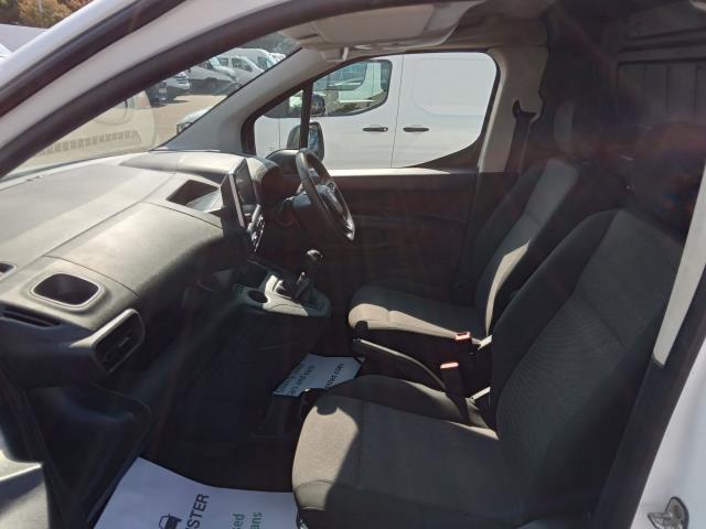 2021 Vauxhall Combo Cargo 2300 1.5 Turbo D 100Ps H1 Dynamic Van (Speed Limiter Fitted 70 MPH) (DV21MLL) Image 13