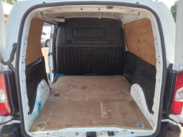 2021 Vauxhall Combo Cargo 2300 1.5 Turbo D 100Ps H1 Dynamic Van (Speed Limiter Fitted 70 MPH) (DV21MLL) Image 18