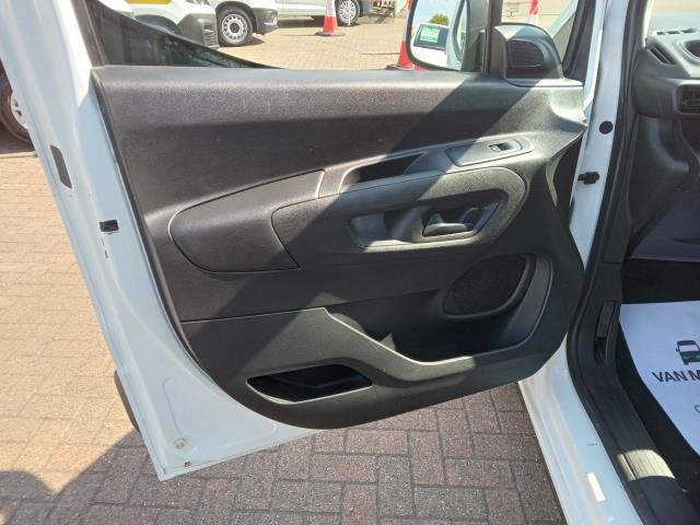 2021 Vauxhall Combo Cargo 2300 1.5 Turbo D 100Ps H1 Dynamic Van (Speed Limiter Fitted 70 MPH) (DV21MLL) Image 16