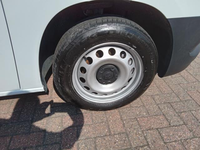 2021 Vauxhall Combo Cargo 2300 1.5 Turbo D 100Ps H1 Dynamic Van (Speed Limiter Fitted 70 MPH) (DV21MLL) Image 9