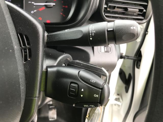 2019 Volkswagen Transporter  T28 SWB 2.0TDI BMT 102PS STARTLINE EURO 6 AIR CON (DV69USX) Image 32