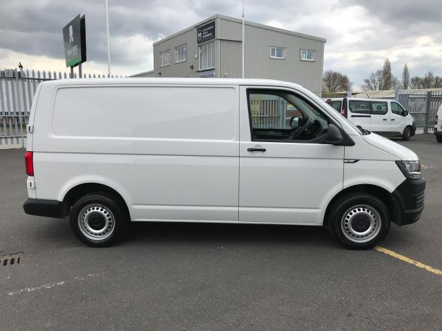 2019 Volkswagen Transporter  T28 SWB 2.0TDI BMT 102PS STARTLINE EURO 6 AIR CON (DV69USX) Image 5