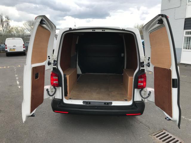 2019 Volkswagen Transporter  T28 SWB 2.0TDI BMT 102PS STARTLINE EURO 6 AIR CON (DV69USX) Image 19
