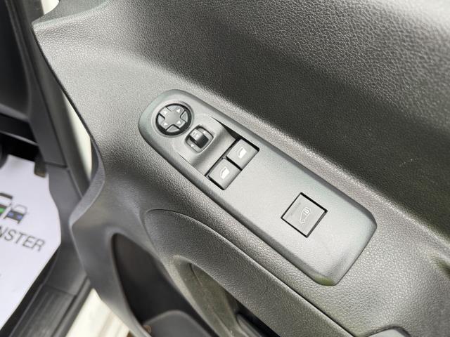 2021 Vauxhall Combo Cargo 2300 1.5 Turbo D 100Ps H1 Dynamic Van (DV71JMO) Image 19