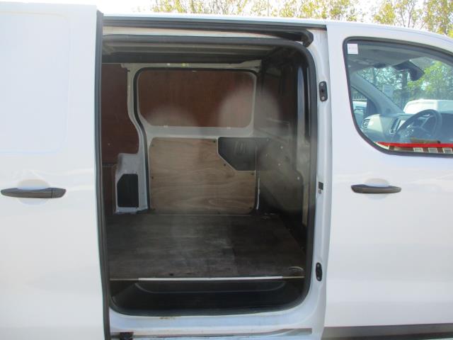 2022 Vauxhall Vivaro 2900 1.5D 100Ps Dynamic H1 Van (DV72HVH) Image 32