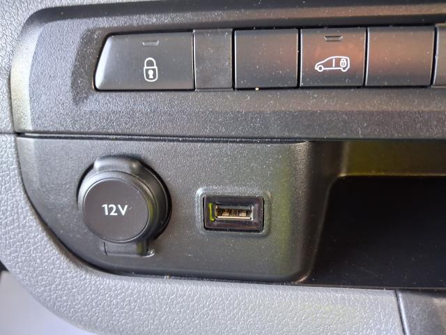 2022 Vauxhall Vivaro 2900 L2 H1 1.5D 100PS DYNAMIC EURO 6 (DV72HVX) Image 32