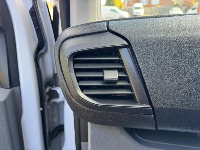2022 Vauxhall Vivaro 2900 1.5D 100Ps Dynamic H1 Van (DV72OUX) Image 39