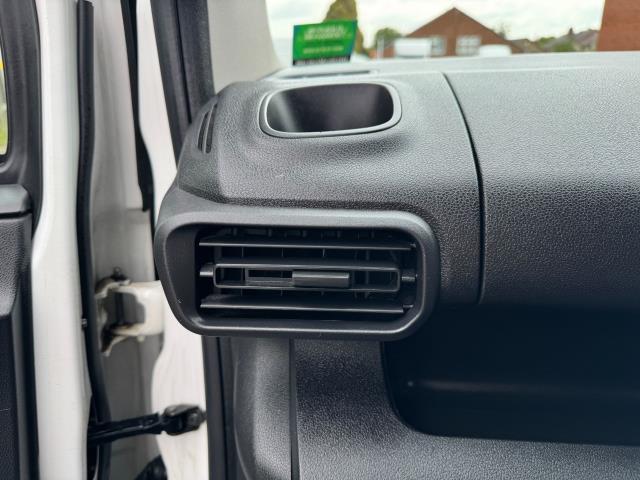 2021 Vauxhall Combo Cargo 2300 L2 1.5 Turbo D 100Ps H1 Dynamic Van (DW21AUU) Image 44