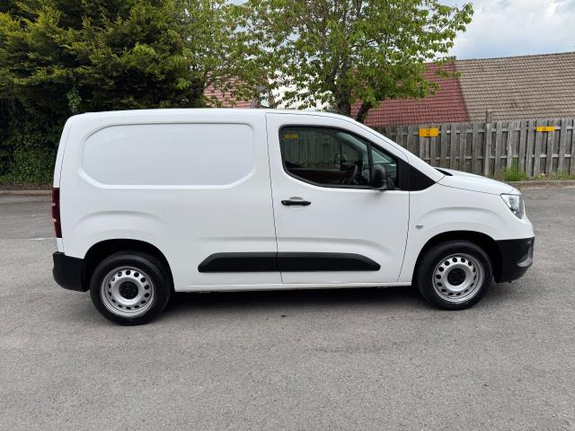 2021 Vauxhall Combo Cargo 2300 L2 1.5 Turbo D 100Ps H1 Dynamic Van (DW21AUU) Image 10