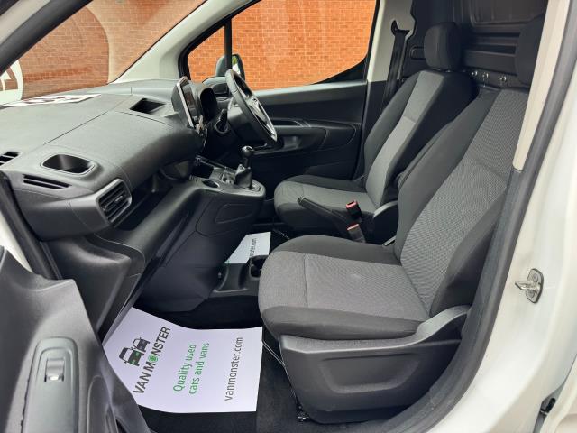 2021 Vauxhall Combo Cargo 2300 L2 1.5 Turbo D 100Ps H1 Dynamic Van (DW21AUU) Image 37