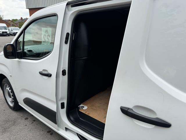2021 Vauxhall Combo Cargo 2300 L2 1.5 Turbo D 100Ps H1 Dynamic Van (DW21AUU) Image 45