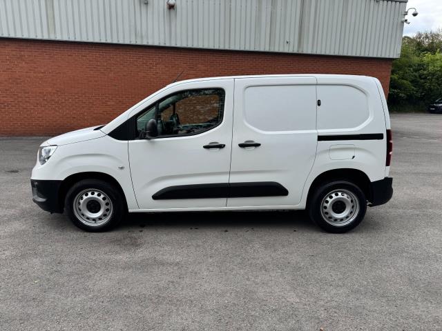 2021 Vauxhall Combo Cargo 2300 L2 1.5 Turbo D 100Ps H1 Dynamic Van (DW21AUU) Image 6